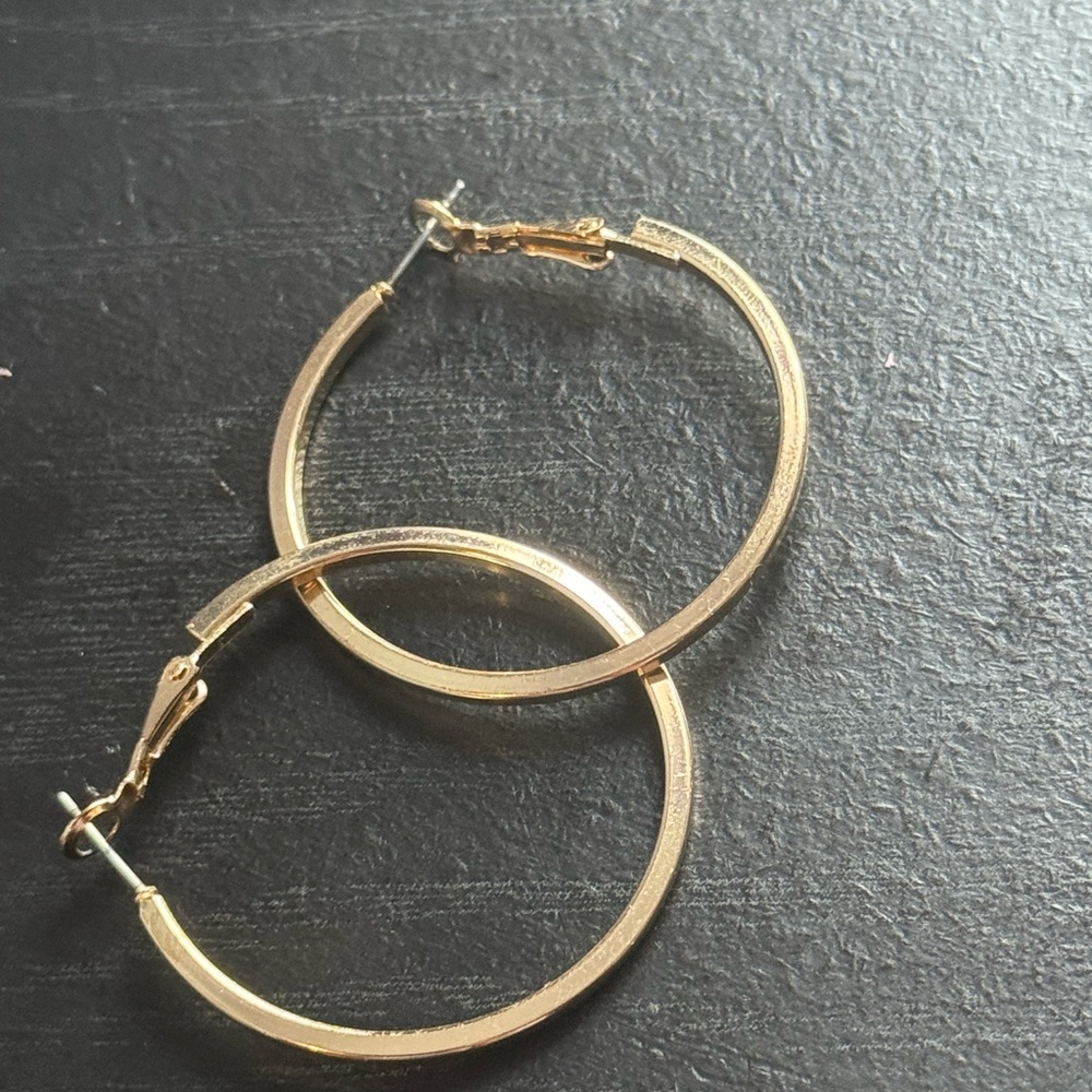 Chic Gold Hoop Earrings
